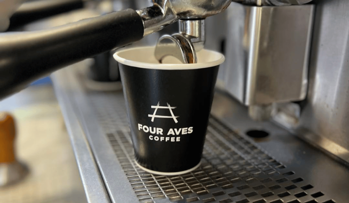 FOUR AVES coffee in action
